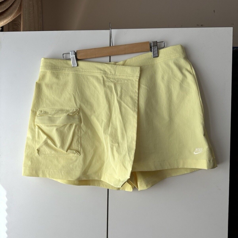 Nike Tech Pack High-Rise Skort Button Yellow Women’s Size XL NWT DV8491-706